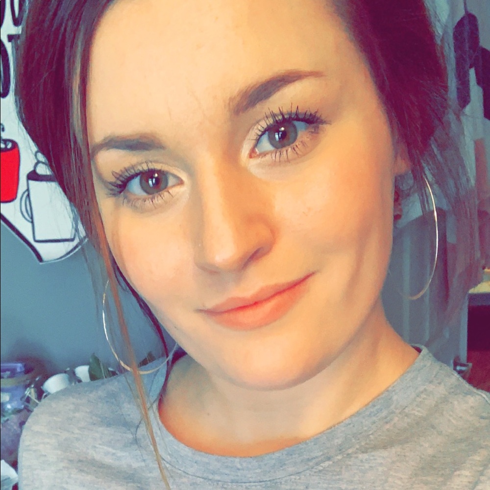 Meet your Posher, Laena